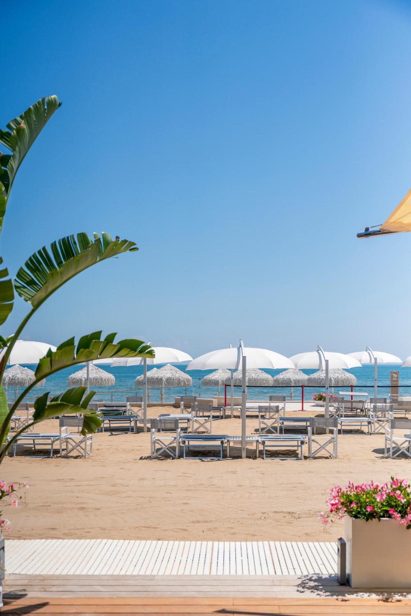 Riviera Resort Hotel Lignano Sabbiadoro Exterior foto